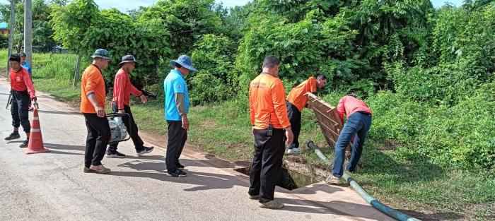 ปรับปรุงทางระบายน้ำขังถนนเส้นหลังสถานีตำรวจ